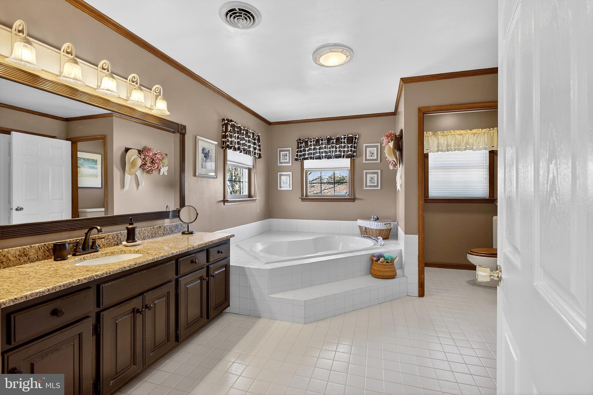 SADDLE RIDGE - Residential