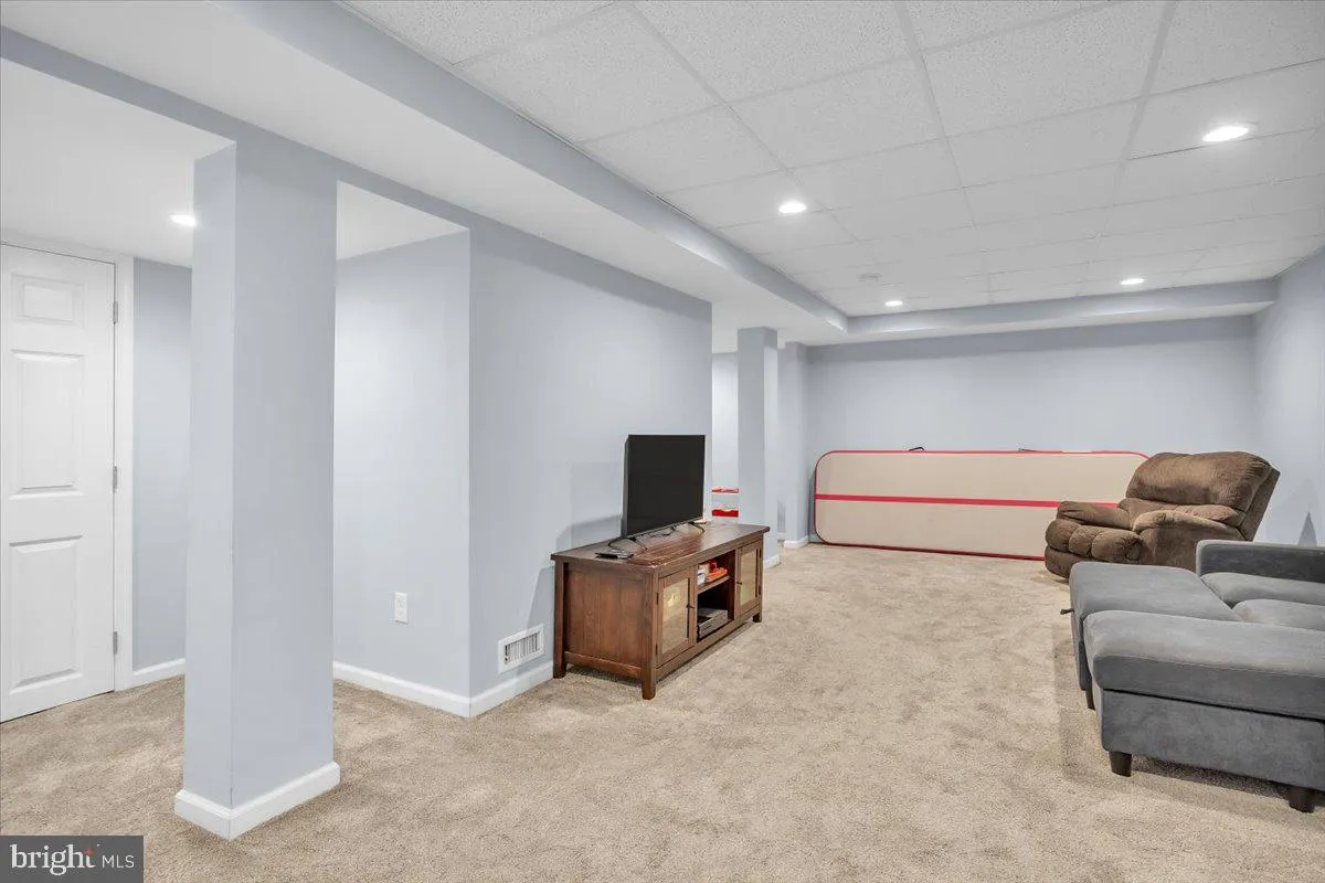 Pitman, New Jersey 08071, United States, 4 Bedrooms Bedrooms, ,2 BathroomsBathrooms,Residential,Contingent,201454