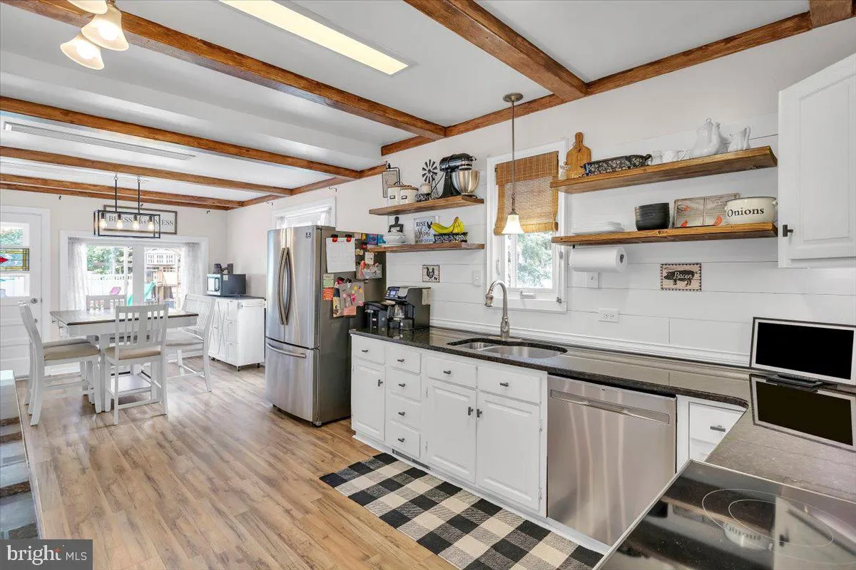 Pitman, New Jersey 08071, United States, 4 Bedrooms Bedrooms, ,2 BathroomsBathrooms,Residential,Contingent,201454