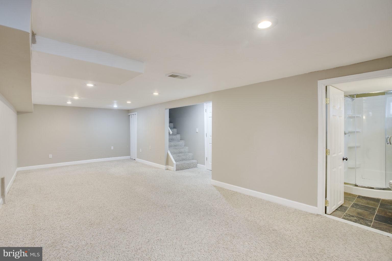 LANDSDOWNE - Residential