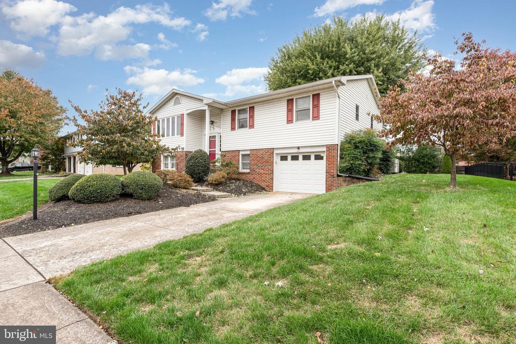 Photo of 415 Pawnee Drive, MECHANICSBURG, PA 17050 (MLS # PACB2047686)