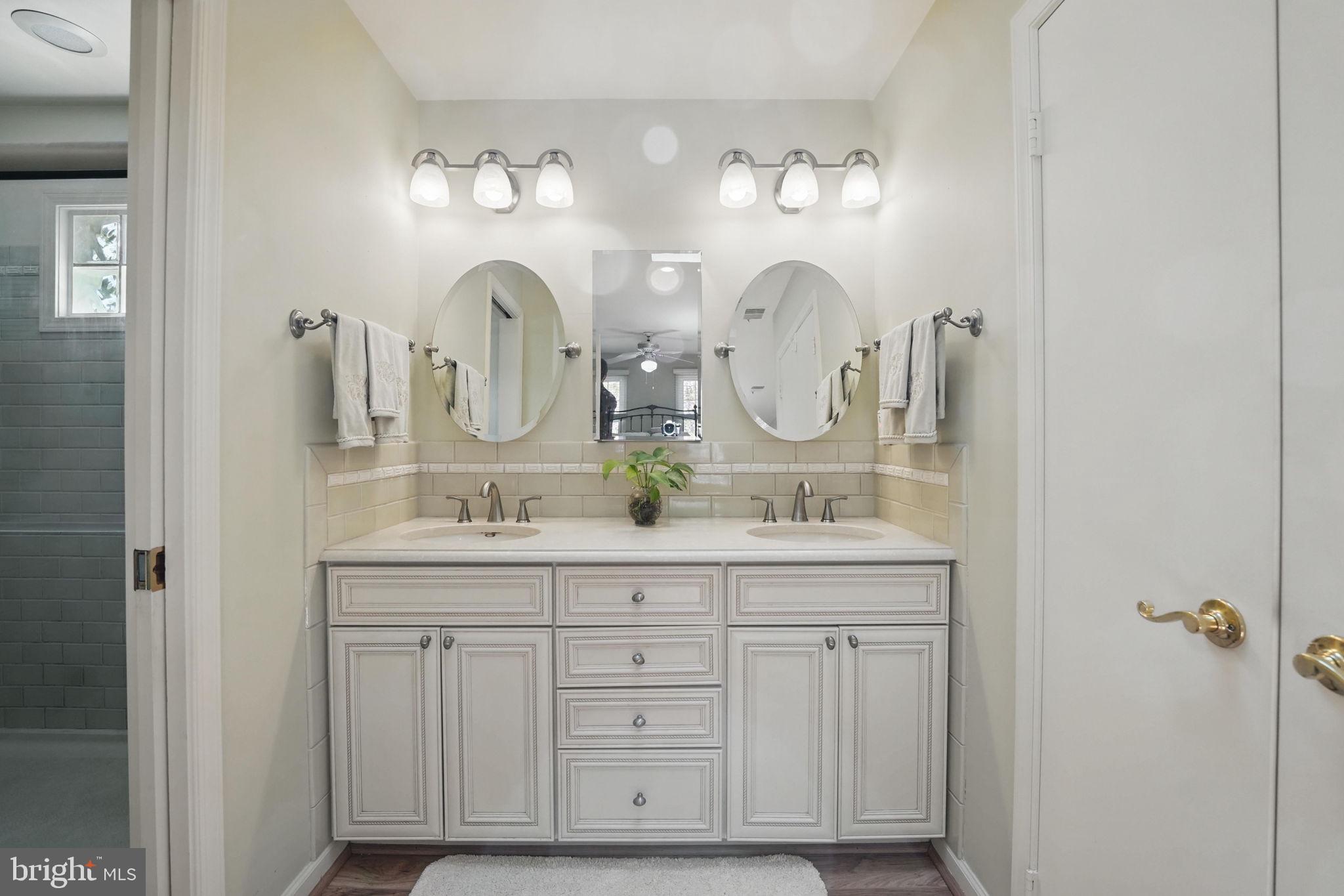 ROLLING VALLEY - Residential