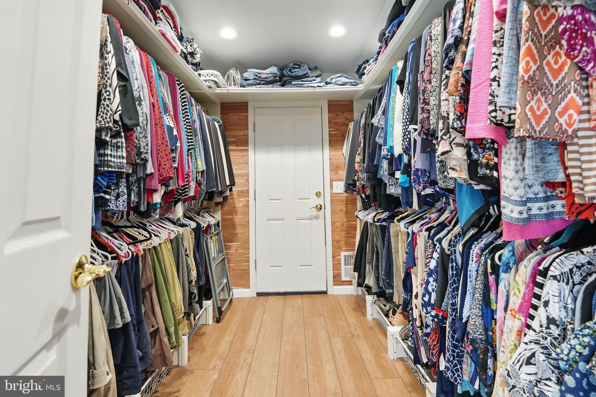 ROLLING VALLEY - Residential