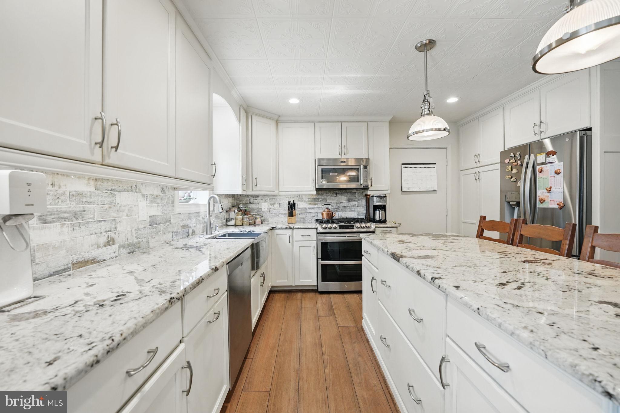 ROLLING VALLEY - Residential