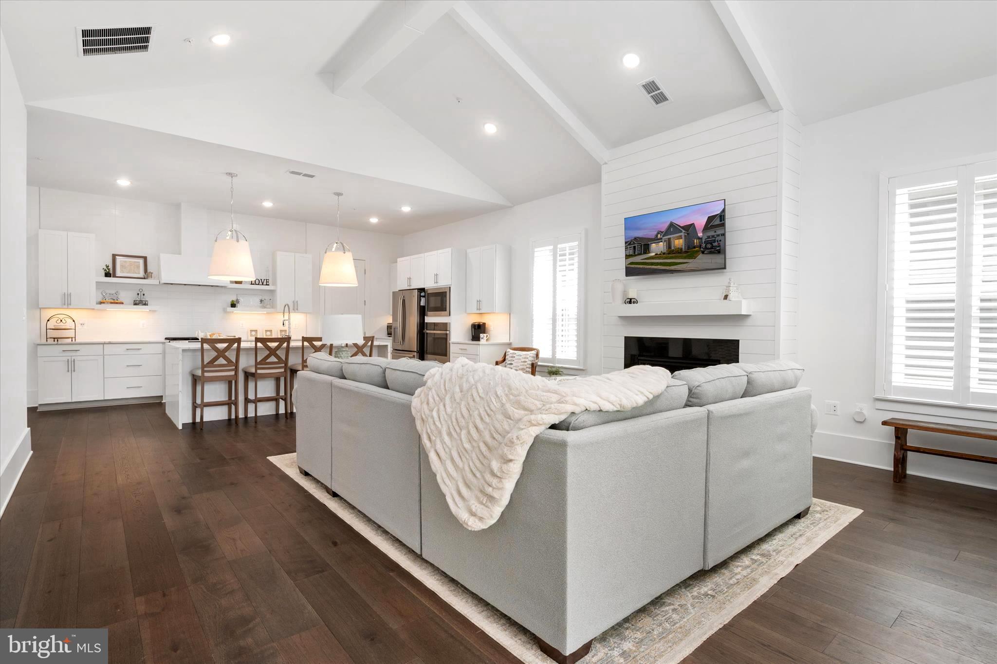 FOUR SEASONS AT KENT ISLAND - Residential