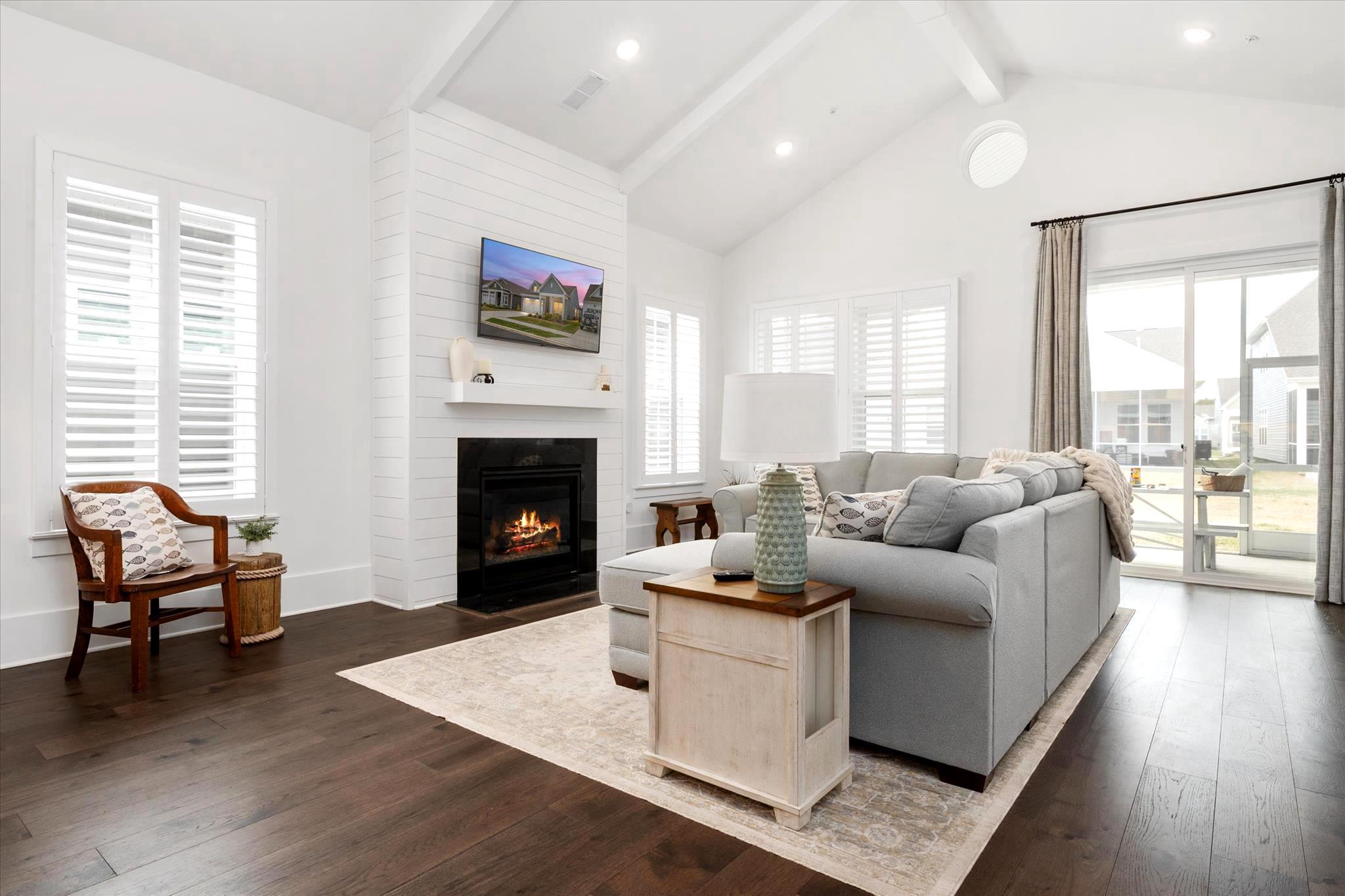 FOUR SEASONS AT KENT ISLAND - Residential