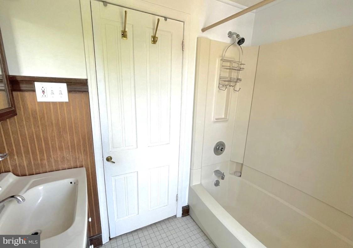 MANAYUNK - Residential Lease