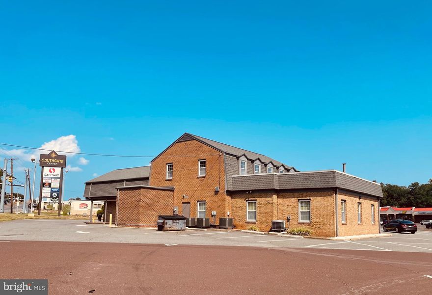 Established and popular commercial center in center of Culpeper community has dynamic traffic due to several anchor tenants: Safeway, Atlantic Union Bank, Fulton Mortgage, Golds Gym, ABC store; Sherwin Williams, Family Dollar, and Subway. Also enhancing traffic is a major florist, health supplies center, pet grooming, coffee shop, hair dresser, Japanese steak house, pizza, Italian restaurant, and boutiques. Major draws are the public library and the new music and arts center. 

This very recent branch banking facility is practically move-in ready for any financial institution simply wishing to add their branding and imprint to this active center!