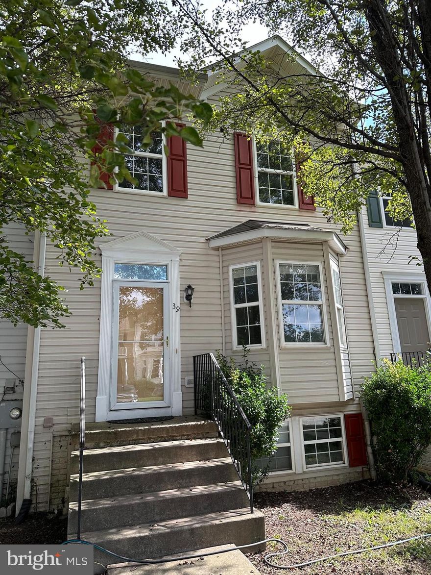 FOR LEASE SPACIOUS TOWNHOME WITH FULLY FINISHED BASEMENT THAT FEATURES 4BR 3.5 BATHS FENCED REAR YARD.  LOCATED CLOSE TO MD/VA CORRIDORS AND ALL IN TOWN CONVIENANCIES.