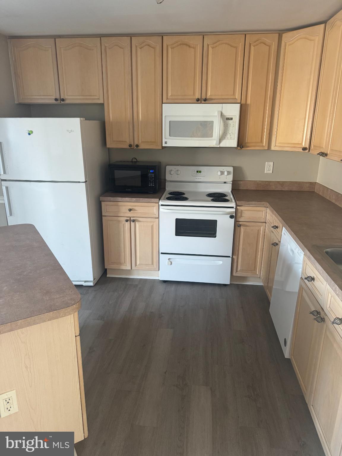 COUNTY GREEN - Residential Lease