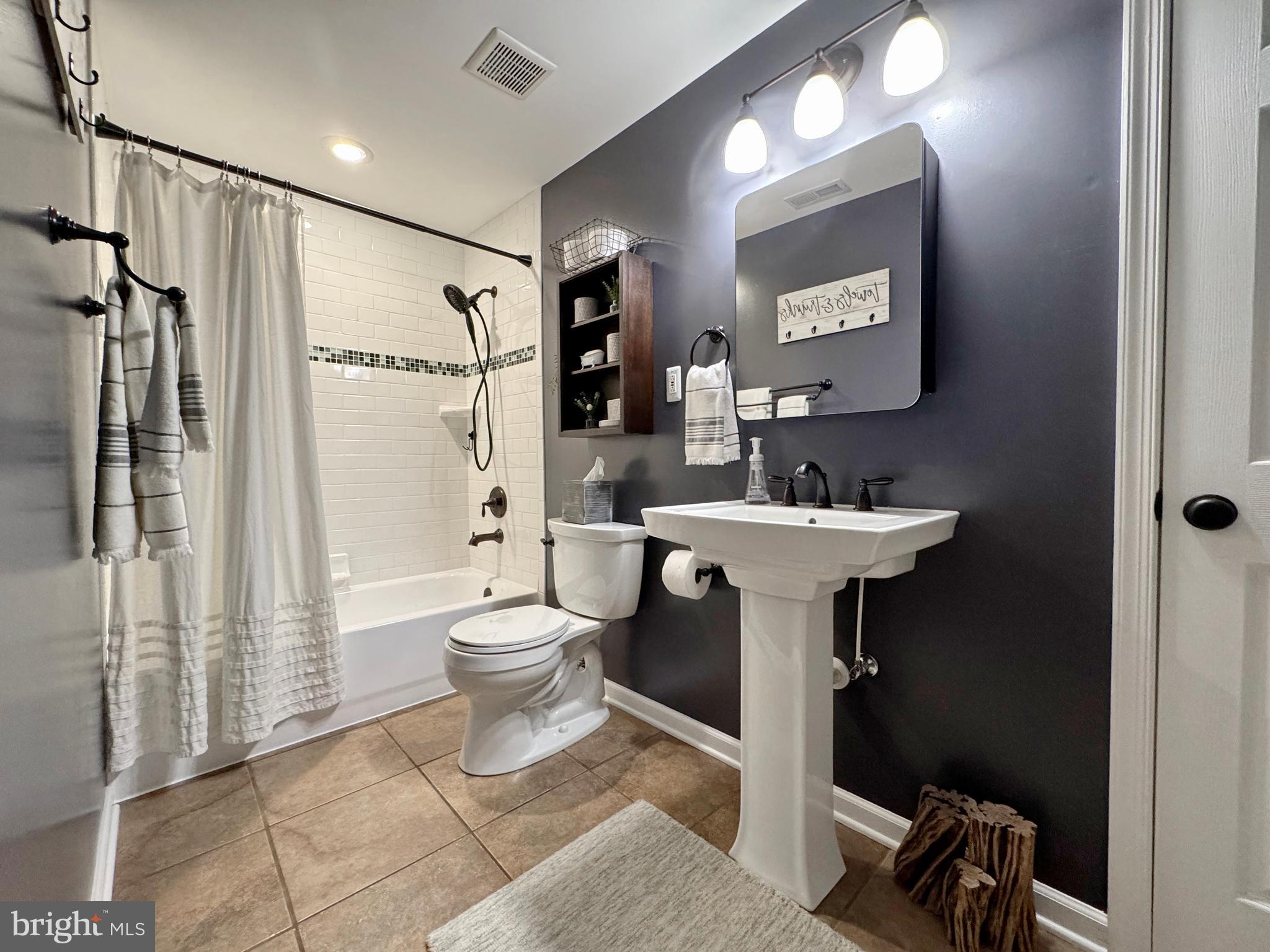 OAKWOOD MANOR - Residential