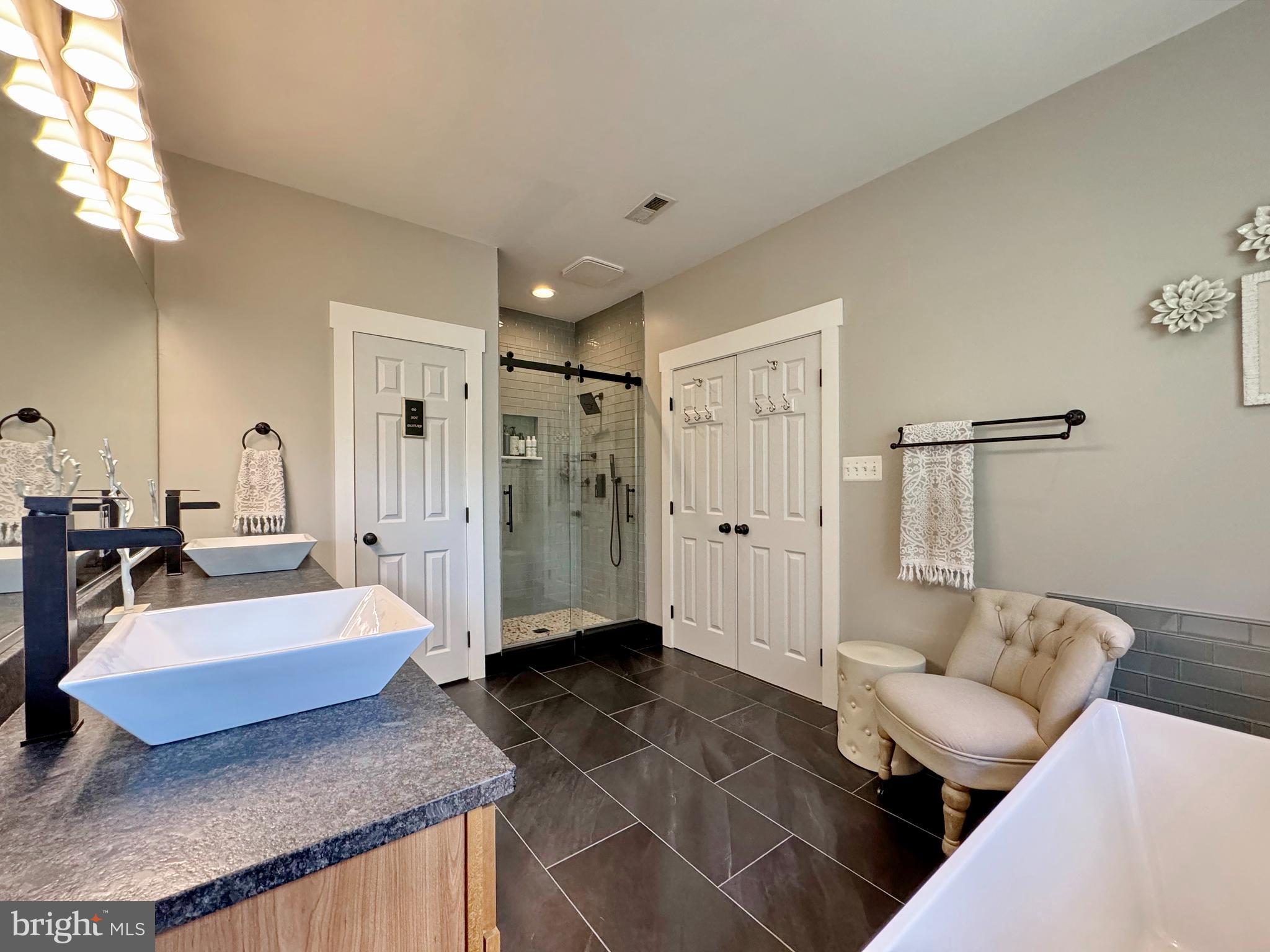 OAKWOOD MANOR - Residential