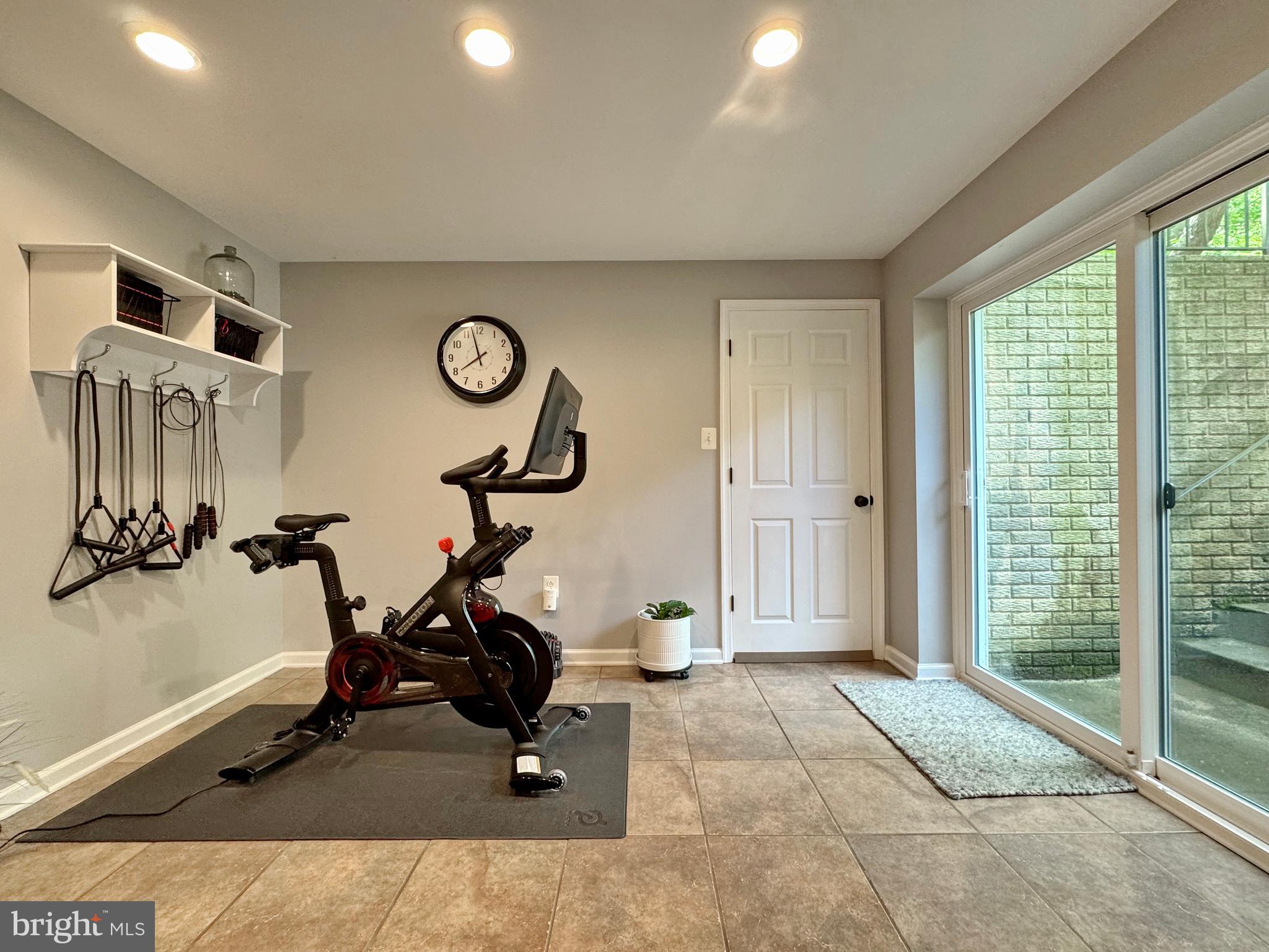 OAKWOOD MANOR - Residential