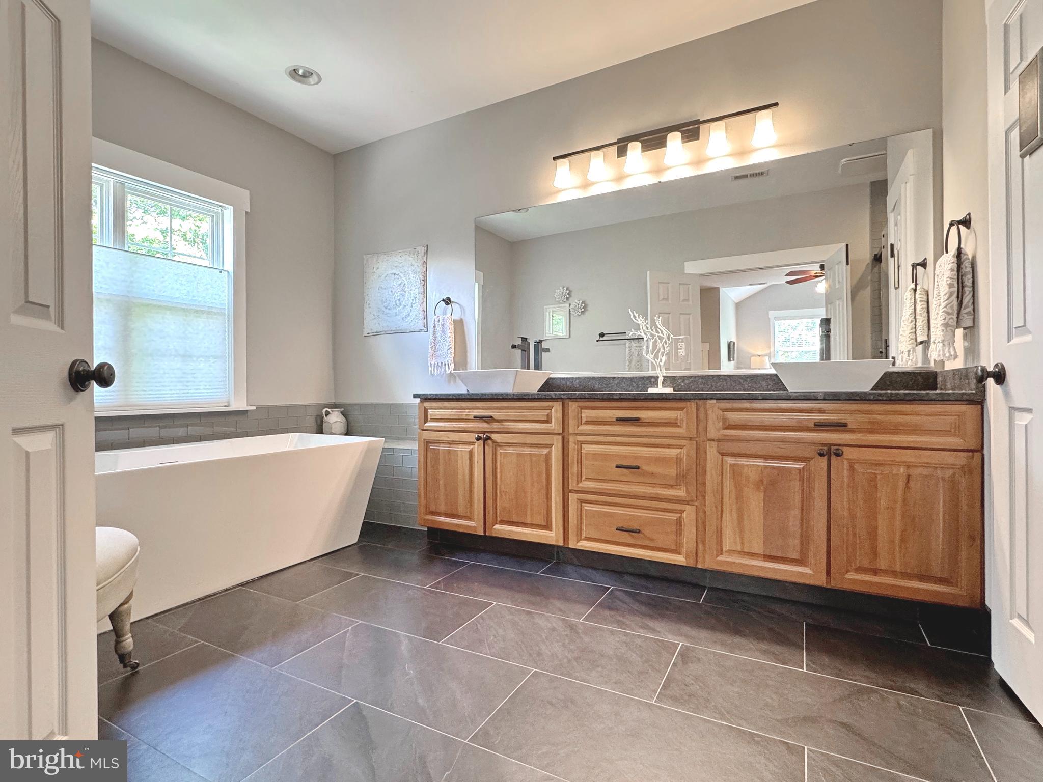 OAKWOOD MANOR - Residential