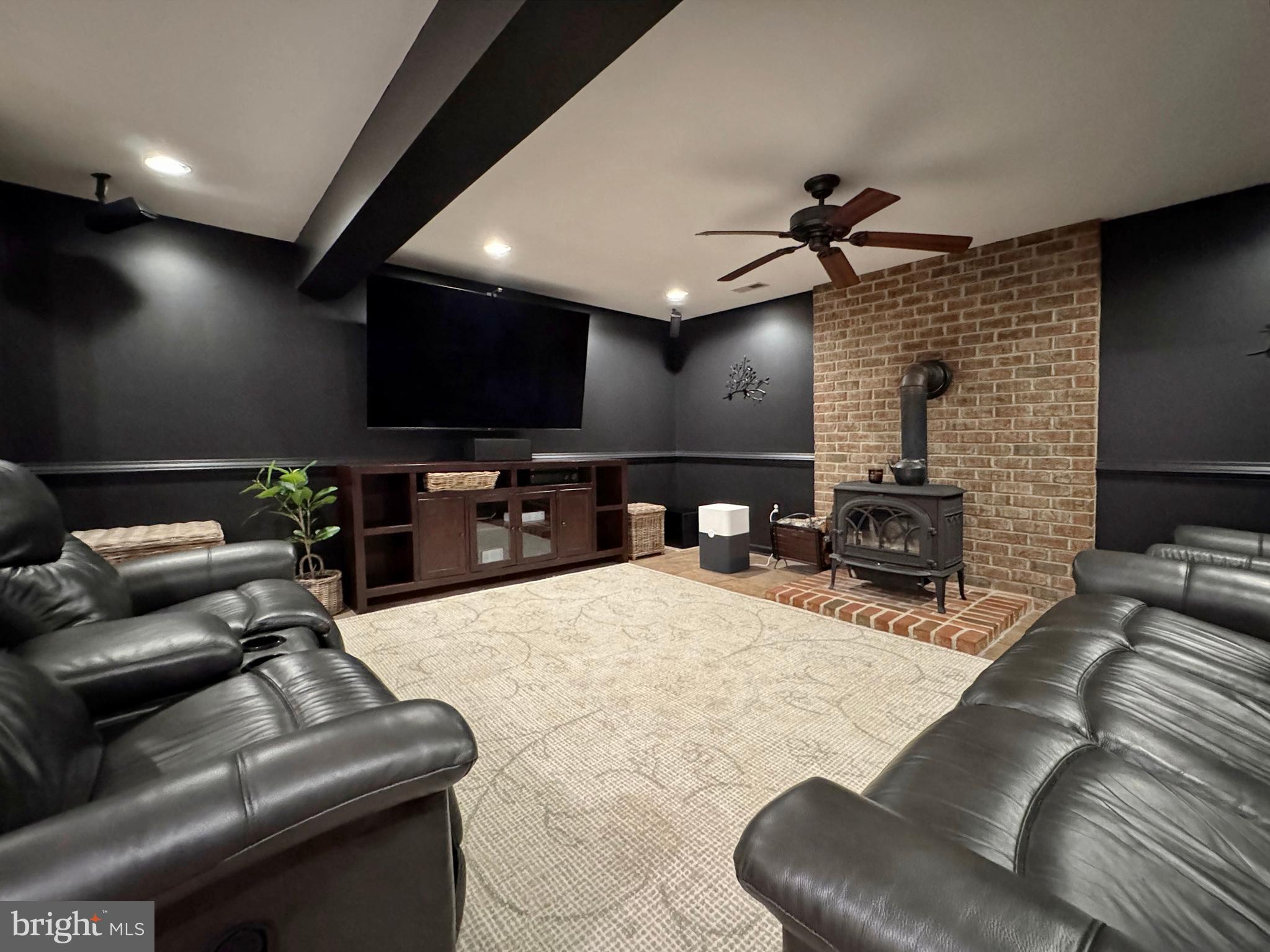 OAKWOOD MANOR - Residential