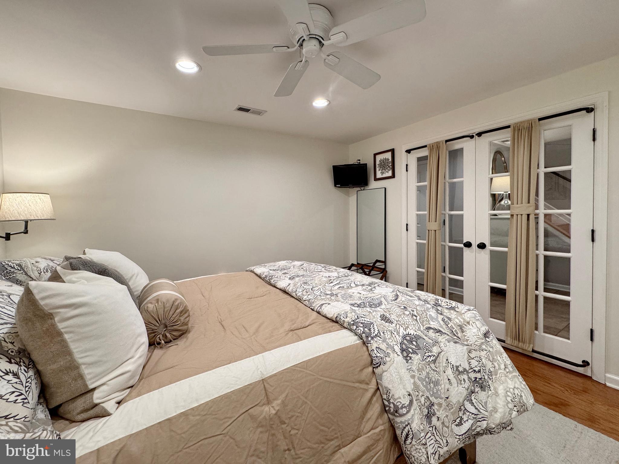 OAKWOOD MANOR - Residential