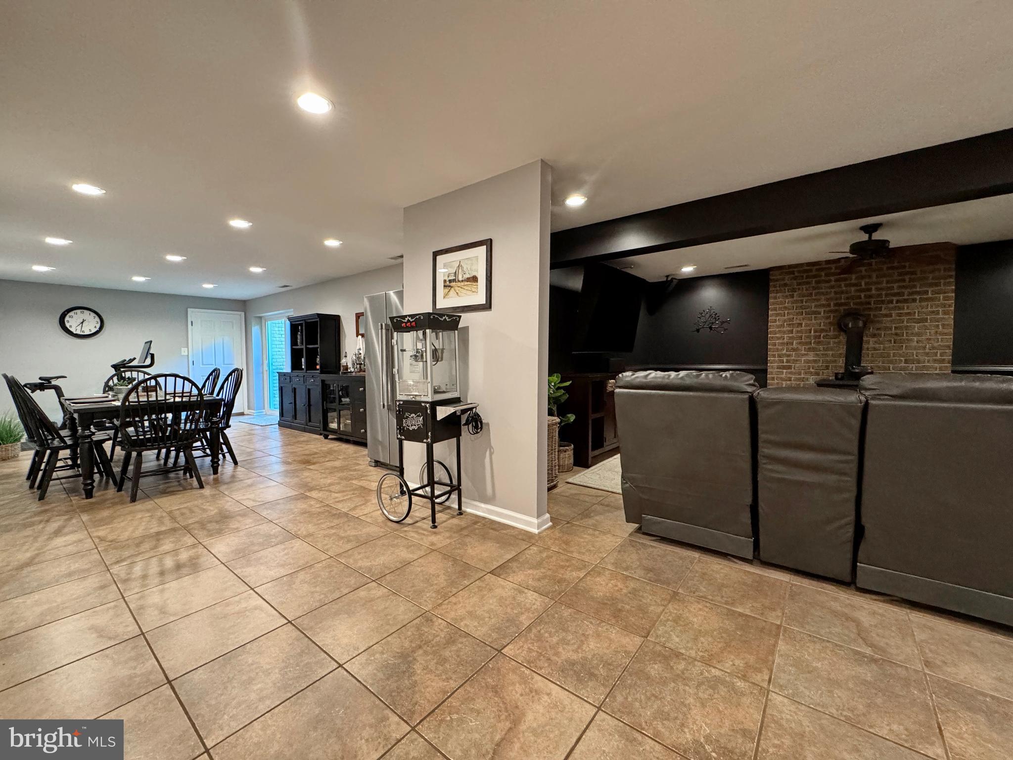 OAKWOOD MANOR - Residential