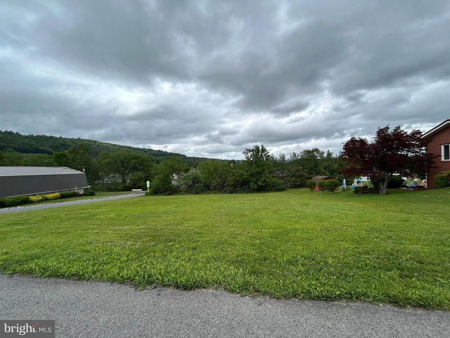 Build your dream home in an ideal location! Quiet street in a lovely neighborhood. Close to Northrop Grumman, excellent schools, hiking/biking/river fun. Don't miss out on this opportunity!
