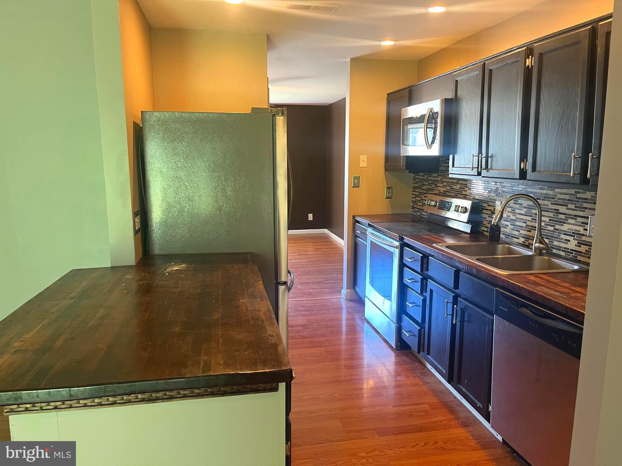 FLYING HILLS - Residential Lease