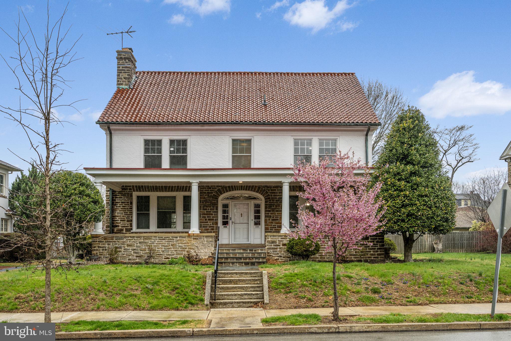 Beautifully Updated Single-Family Home in the Heart of West Chester Borough.
Welcome to this beautifully renovated 4-bedroom, 2.5-bath executive rental located in the desirable Borough of West Chester. This elegant home offers a perfect blend of classic charm and modern updates.
Step onto the inviting covered front porch and enter the welcoming foyer. To your left, you'll find a spacious living room, while to your right, a formal dining room that leads to a cozy breakfast nook and built-in pantry. The newly remodeled kitchen boasts stunning backyard views and modern finishes, ideal for both everyday living and entertaining.
The first floor also features a charming library with built-in bookshelves, a convenient powder room, and a well-equipped laundry room.
Upstairs, the second floor offers three generously sized bedrooms and a beautifully updated hall bathroom. The spacious primary suite includes brand-new carpeting and a private en-suite bath. The third floor adds even more versatility with a freshly carpeted loft space and area for additional storage.
The large unfinished basement is perfect for storage. Additionally there's a nice size private back yard and a 2 car detached garage.
Located within the highly regarded West Chester Area School District, this home is just a short walk from the vibrant downtown festivals, shops, and restaurants.
Please note: This is not a student rental.
