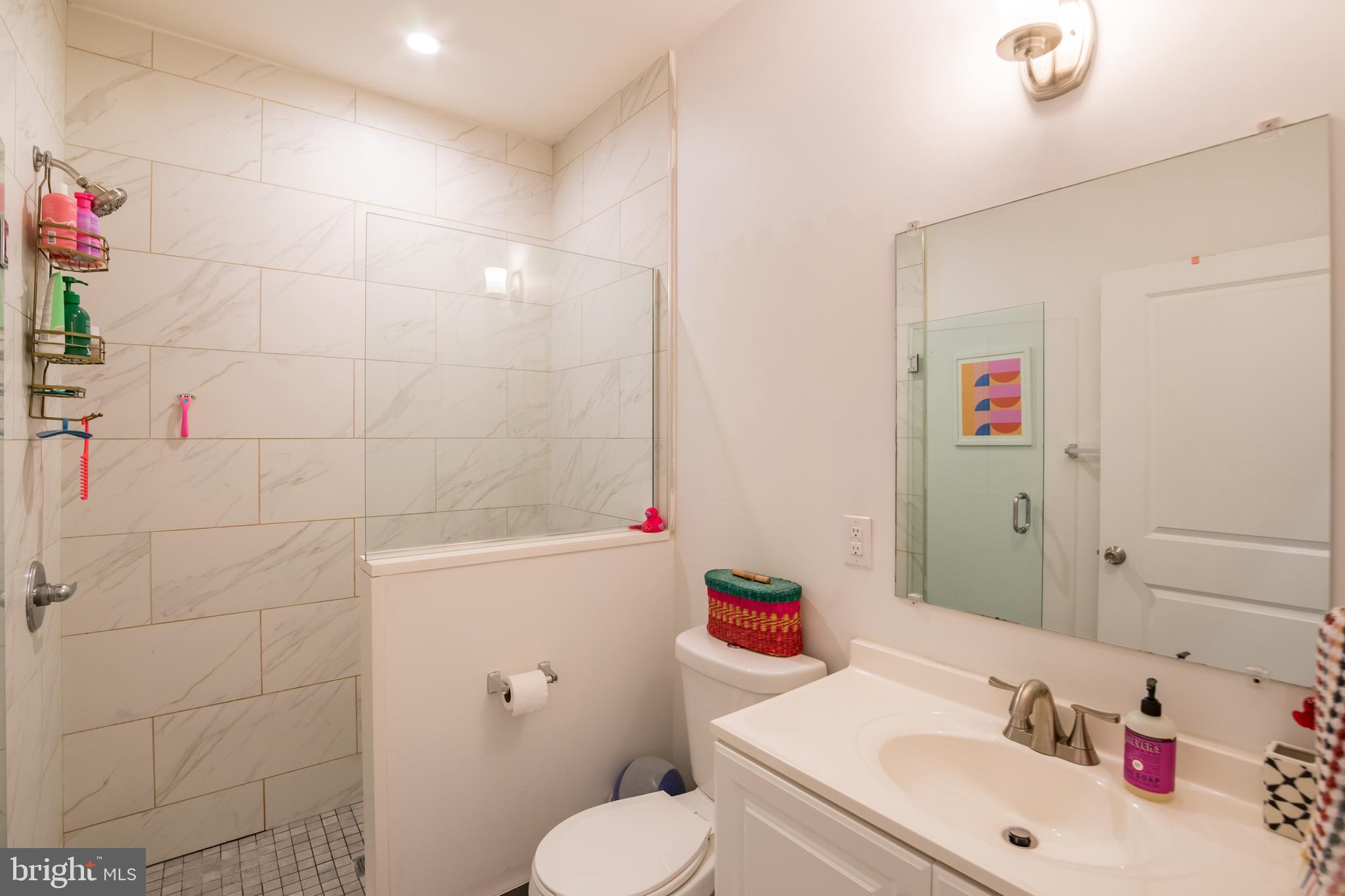 QUEEN VILLAGE - Residential Lease