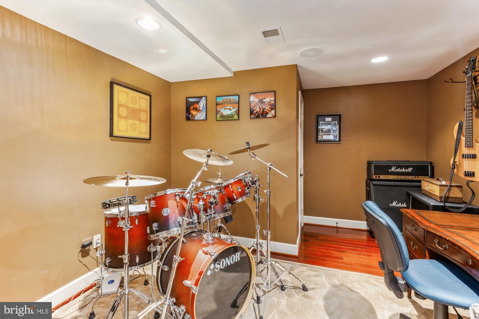 LAKE POTOMAC - Residential