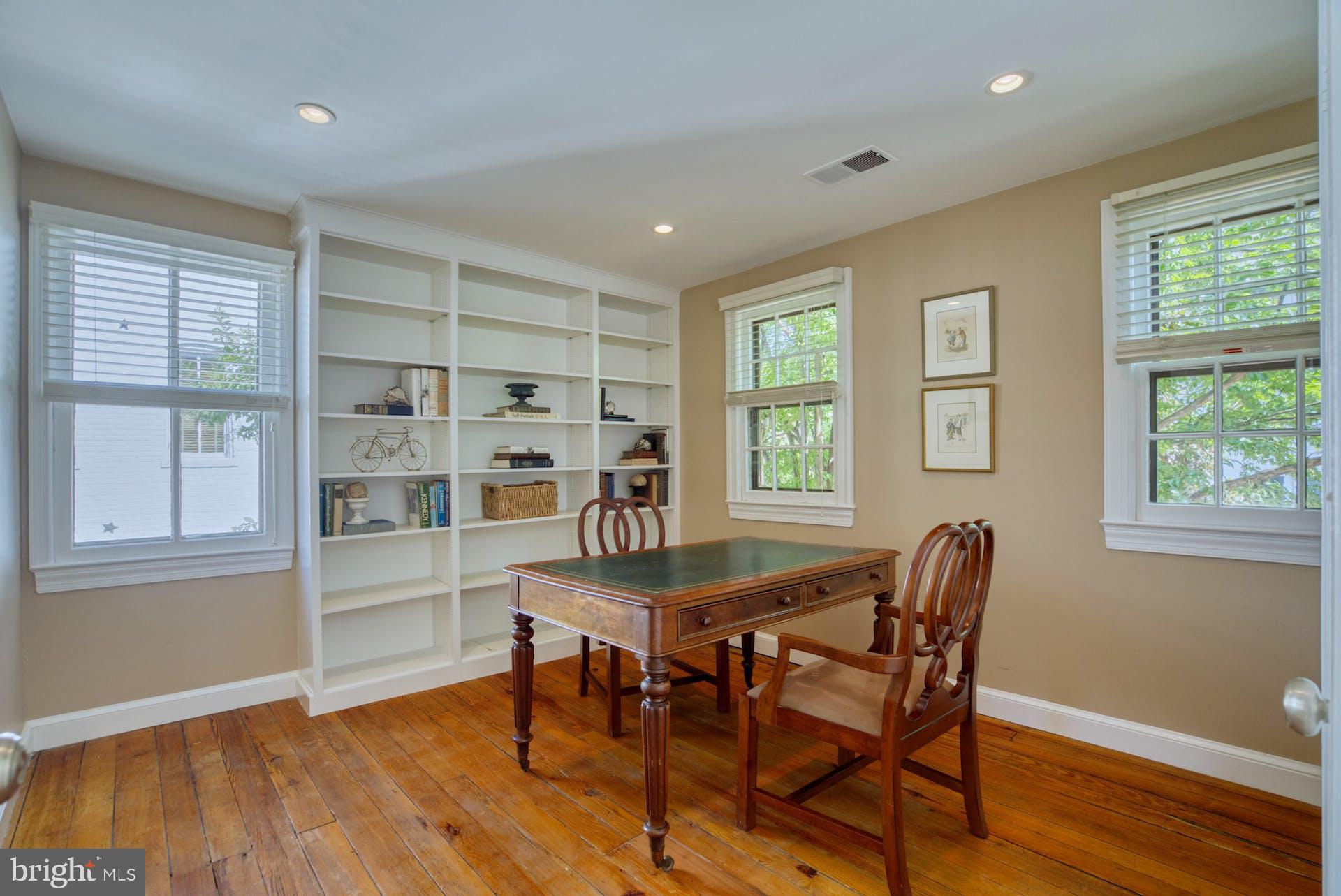 OLD TOWN ALEXANDRIA - Residential