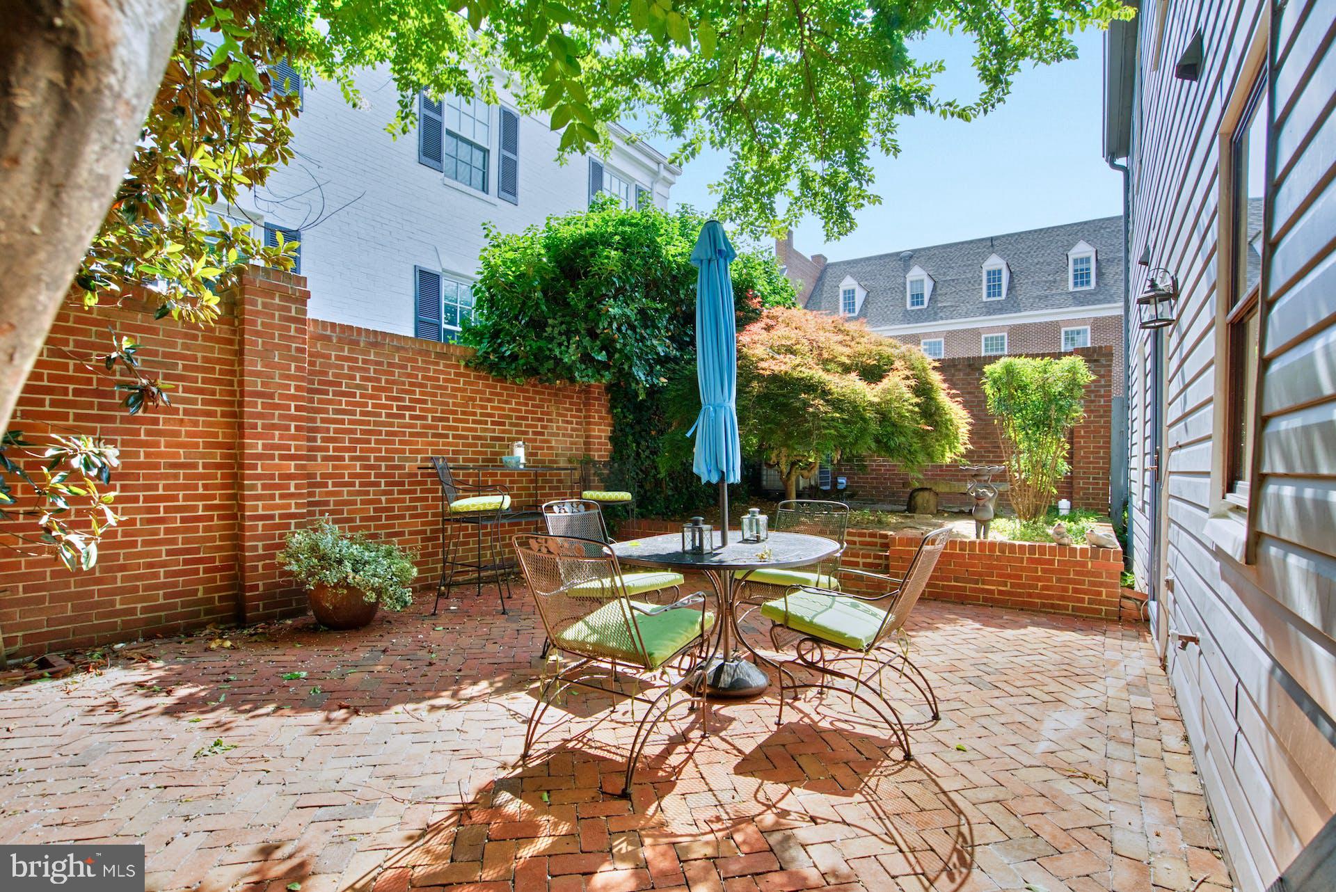 OLD TOWN ALEXANDRIA - Residential