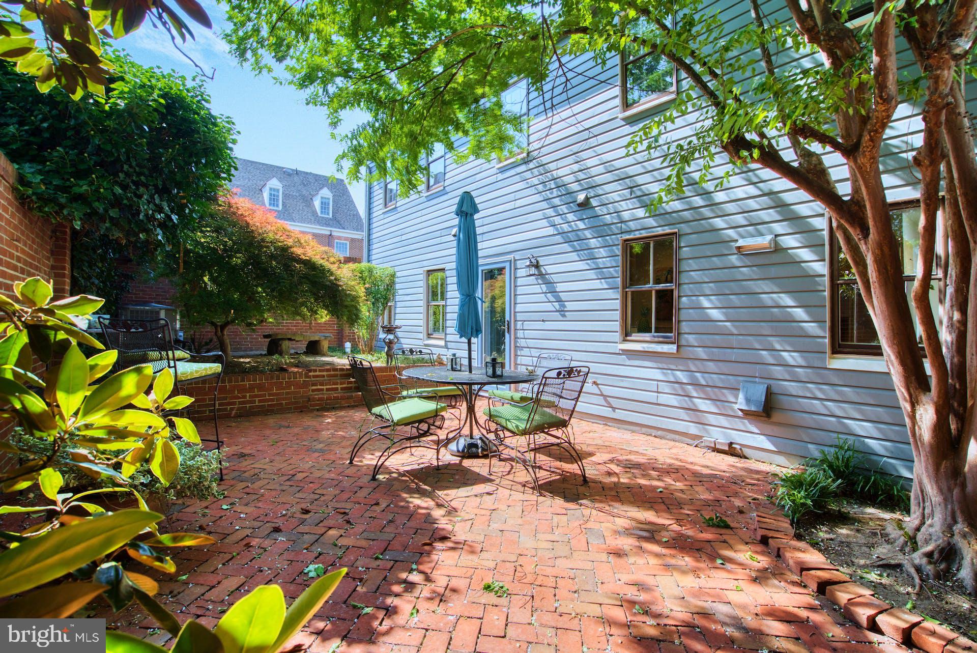 OLD TOWN ALEXANDRIA - Residential