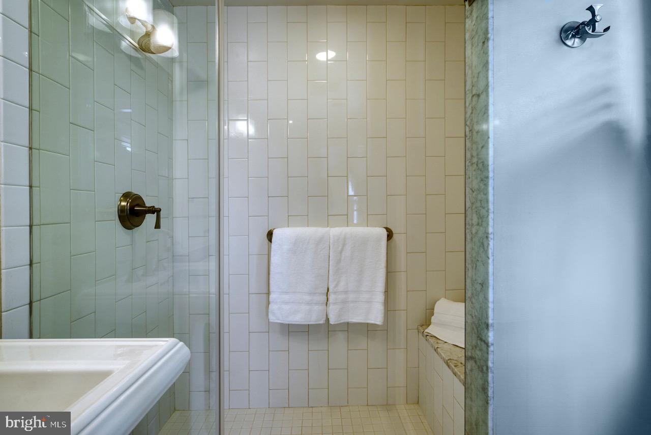 OLD TOWN ALEXANDRIA - Residential