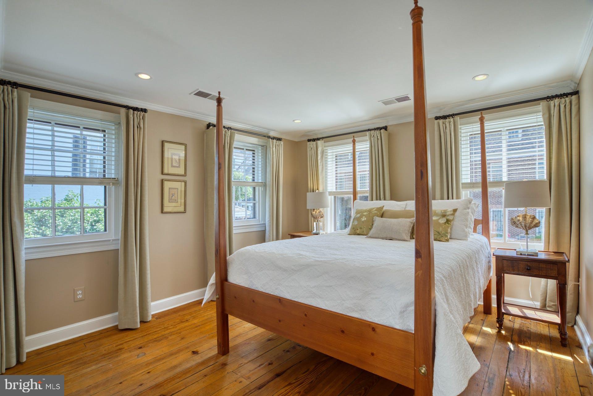 OLD TOWN ALEXANDRIA - Residential