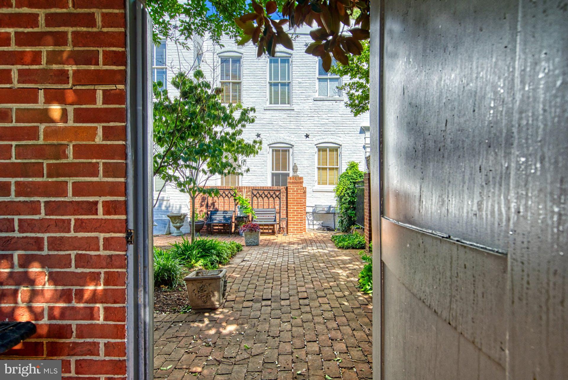 OLD TOWN ALEXANDRIA - Residential