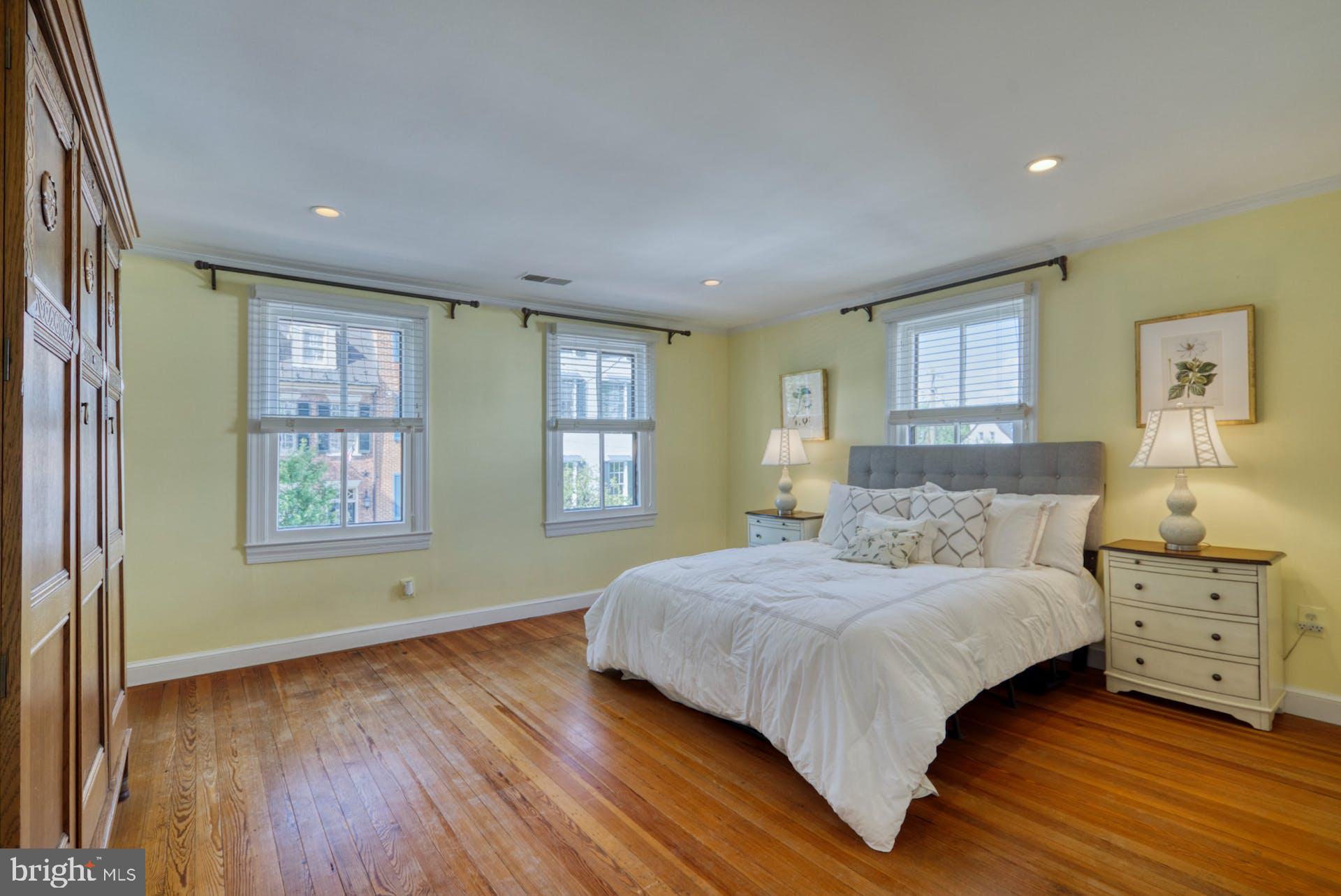 OLD TOWN ALEXANDRIA - Residential