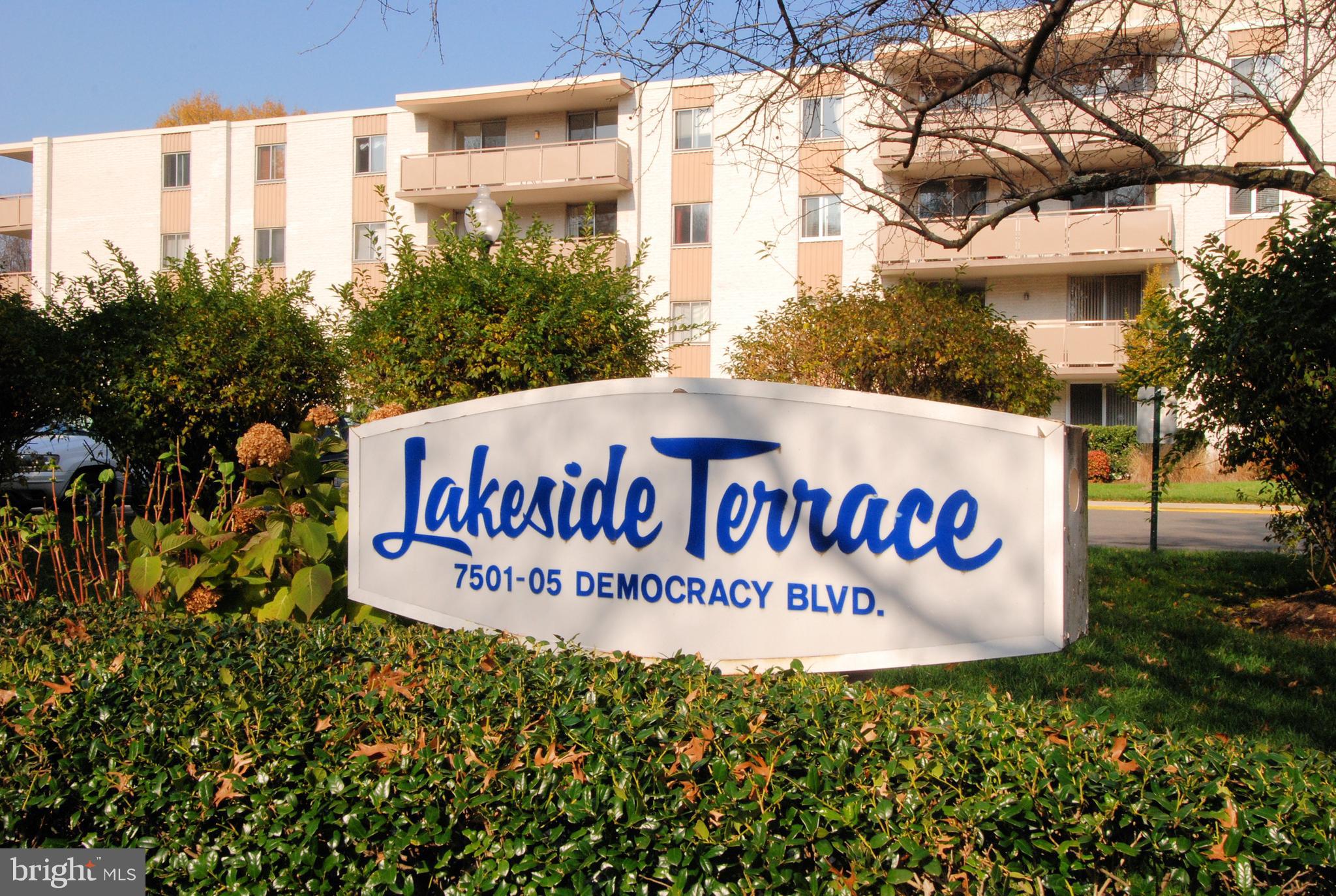 LAKESIDE TERRACE - Residential