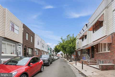 Townhouse For Sale - 2647 S Hutchinson Street<br/> PHILADELPHIA, PA 19148