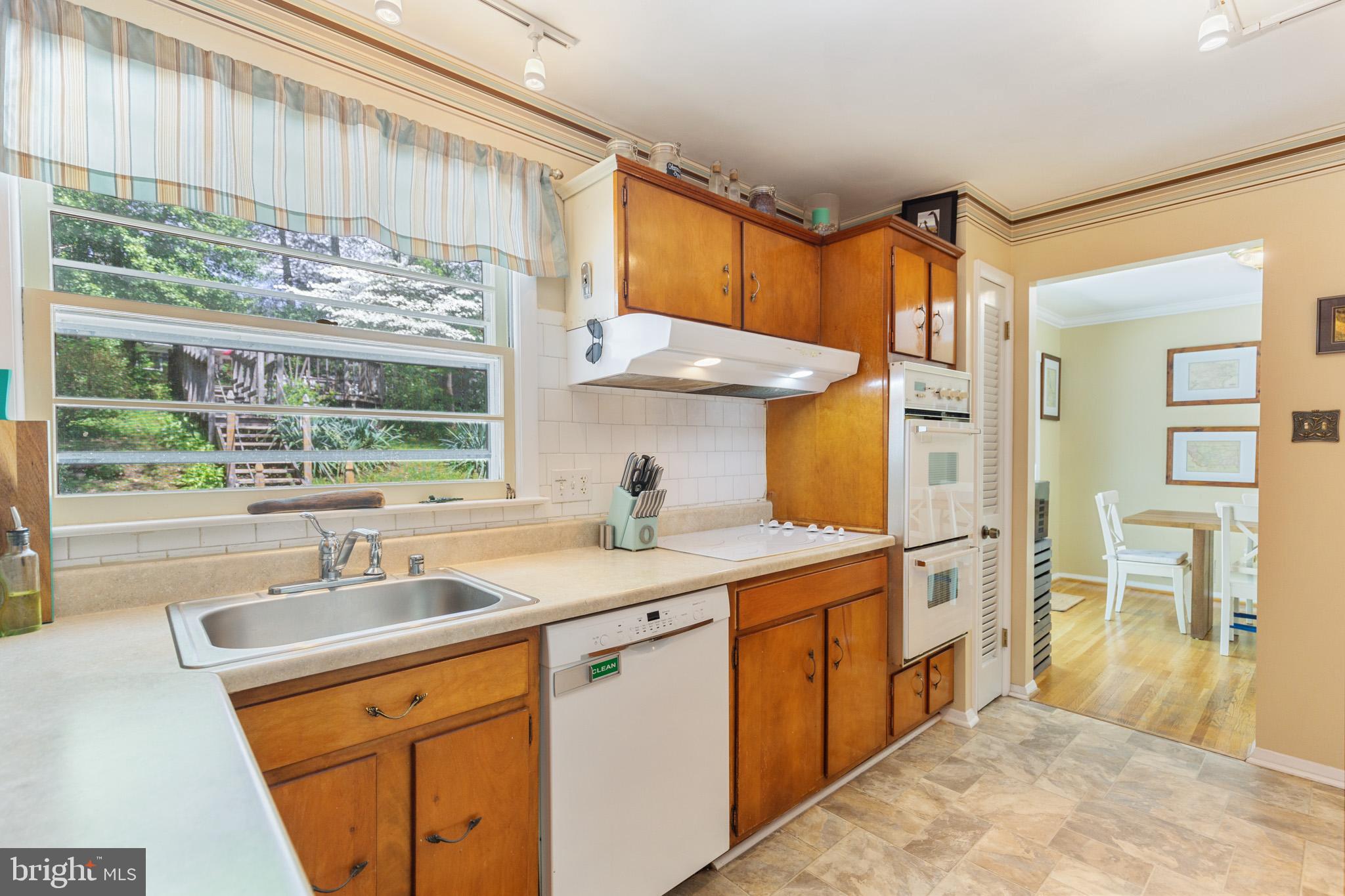 ROLLING VALLEY - Residential Lease