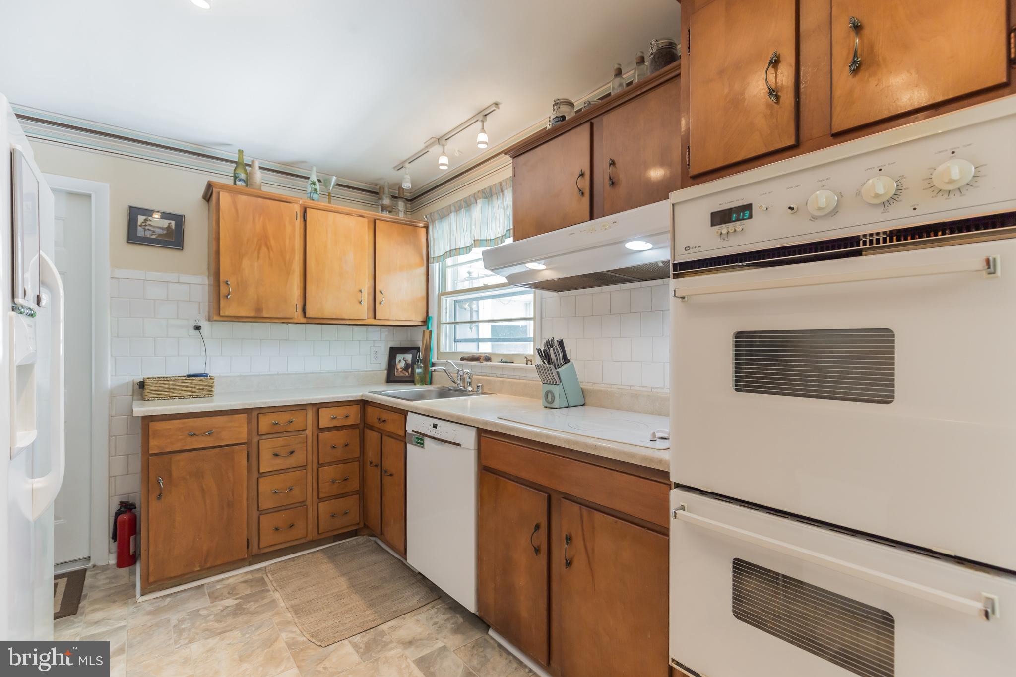 ROLLING VALLEY - Residential Lease