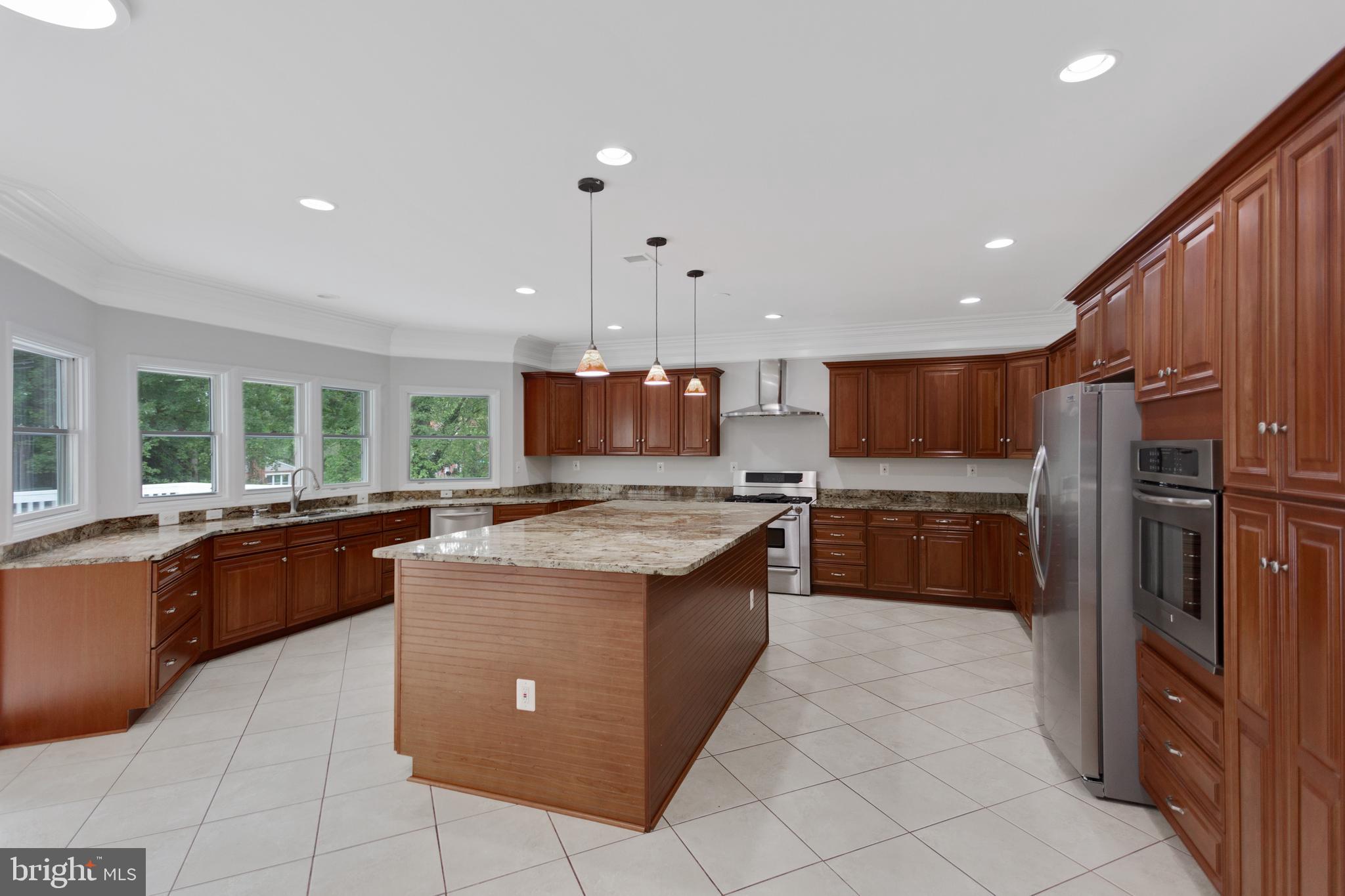 PINECREST - Residential