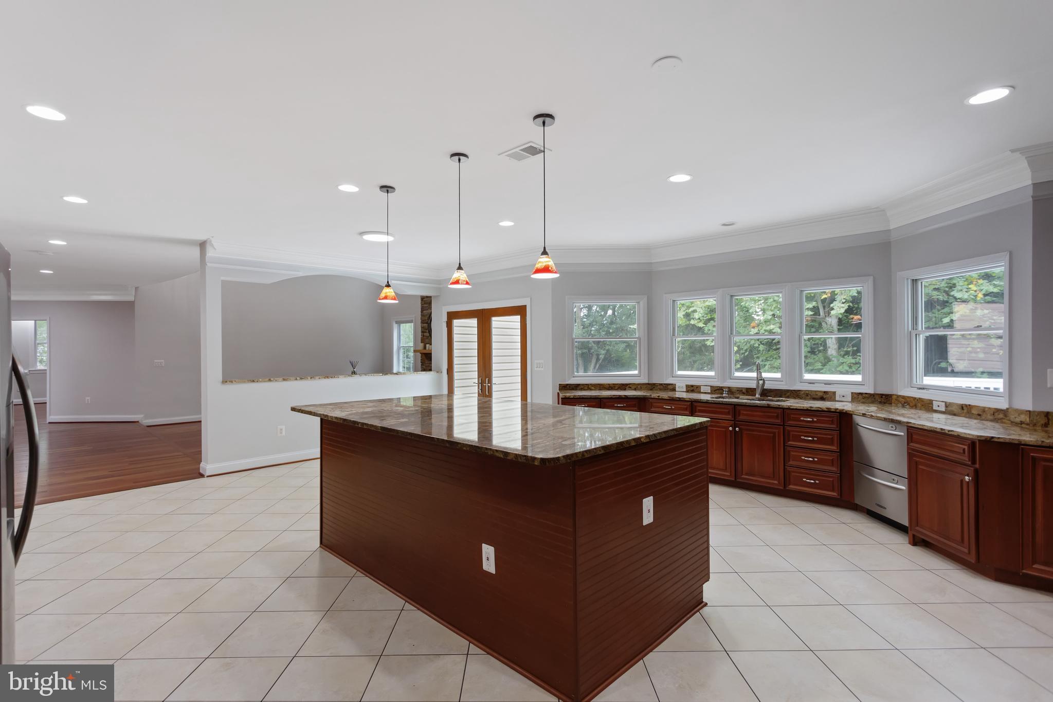 PINECREST - Residential