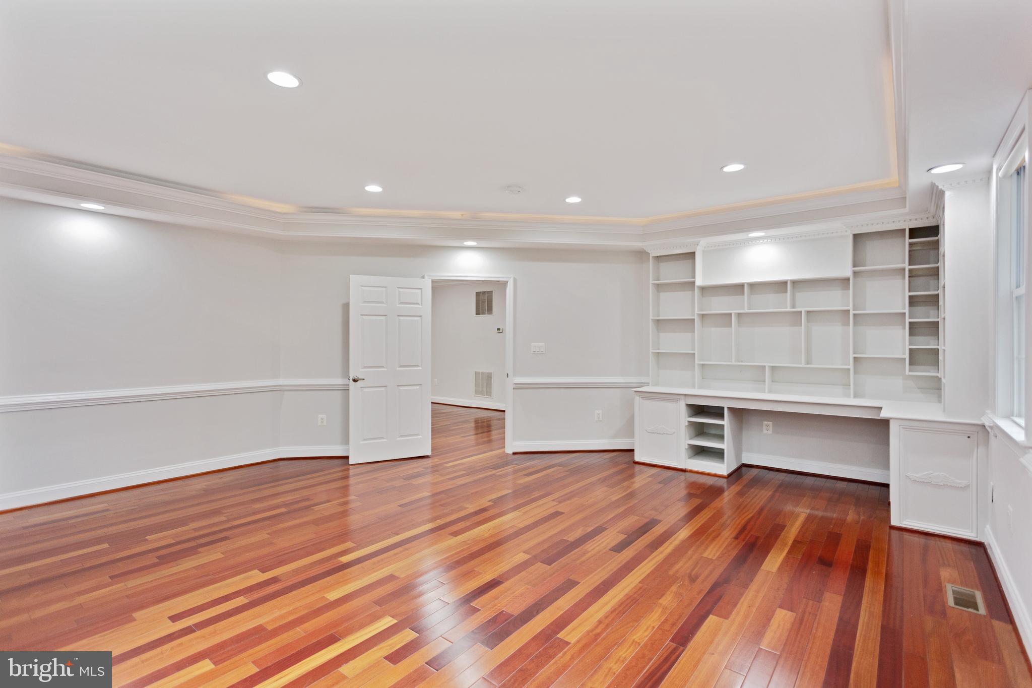 PINECREST - Residential