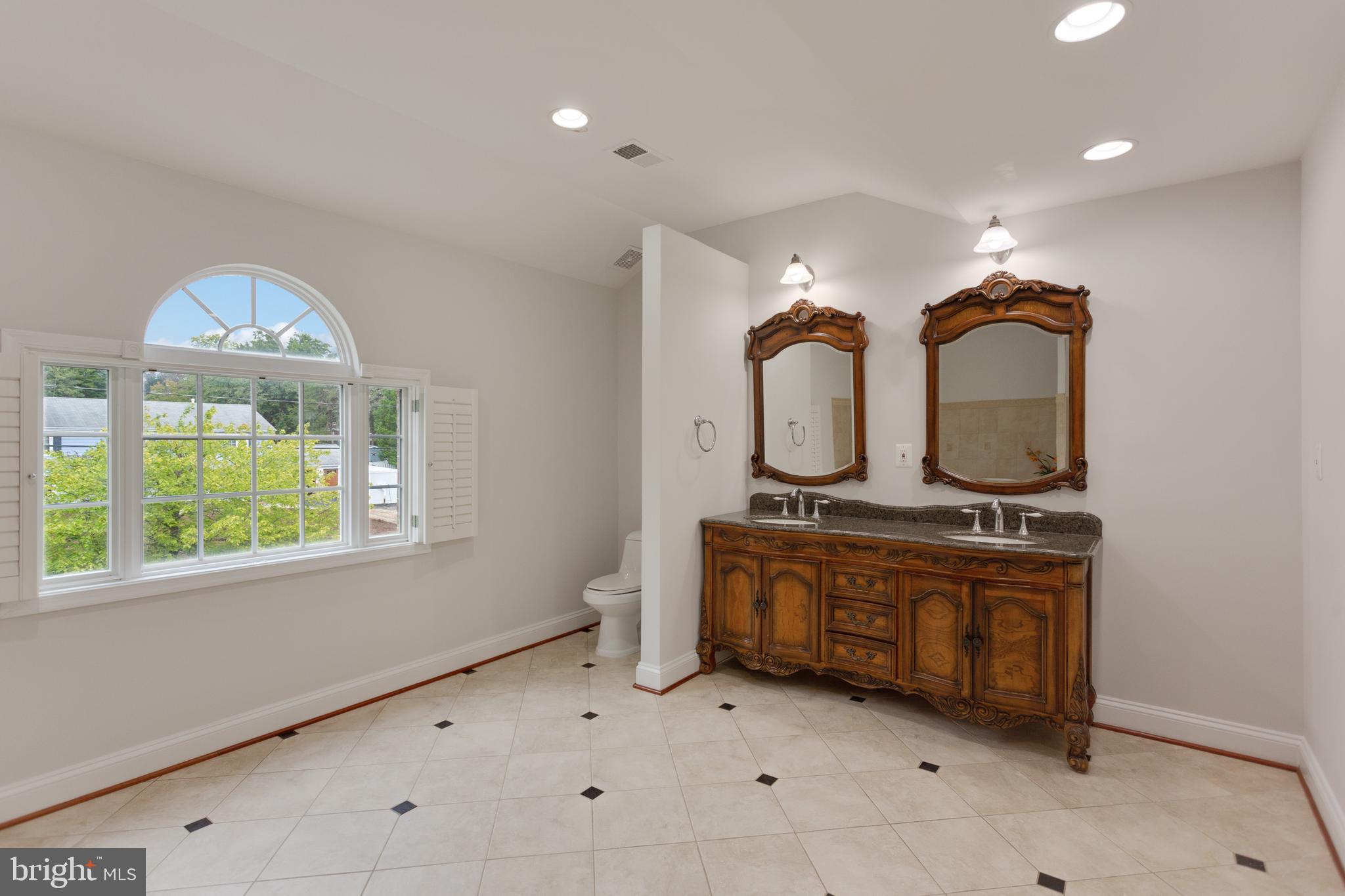 PINECREST - Residential