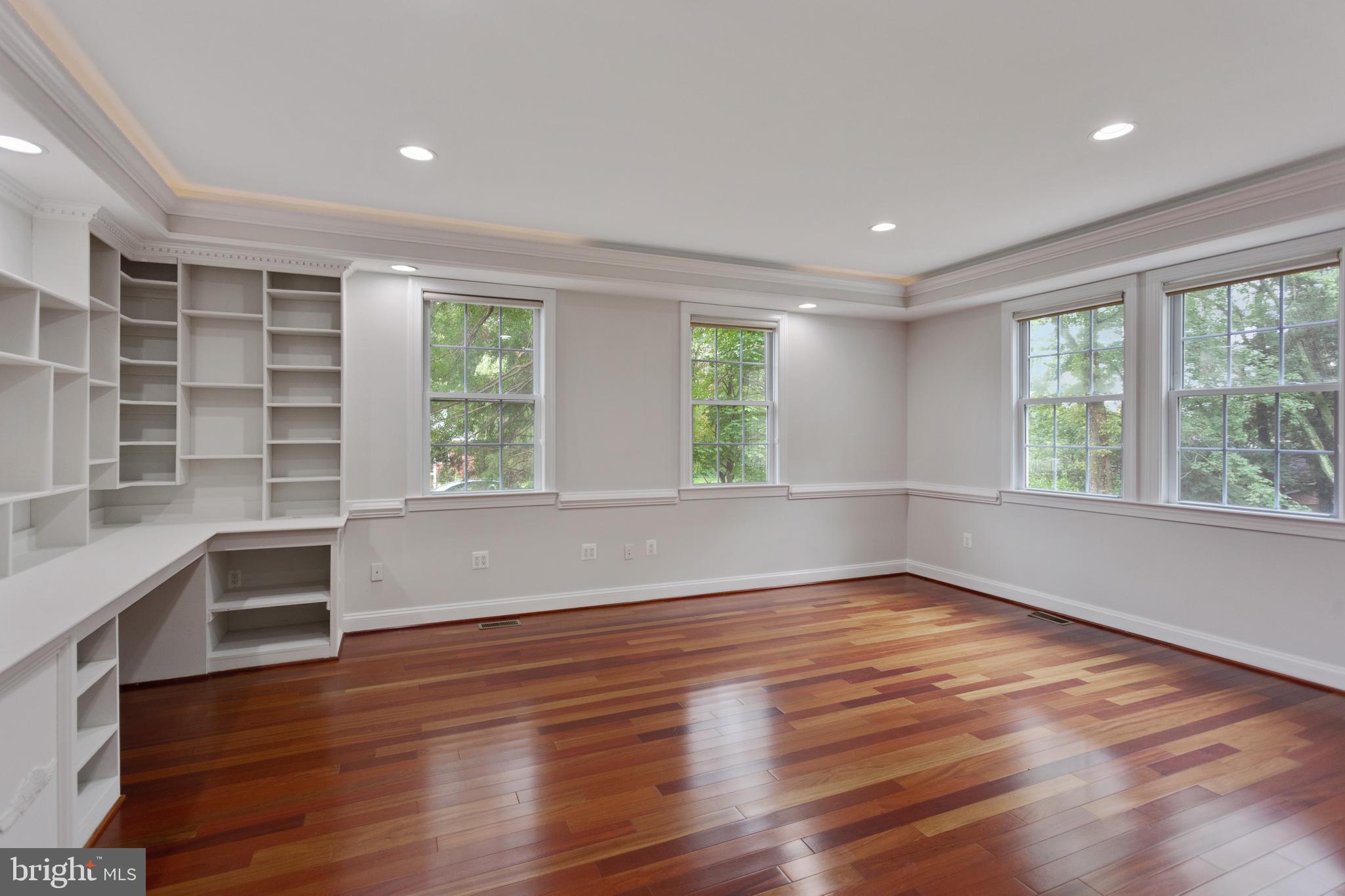 PINECREST - Residential