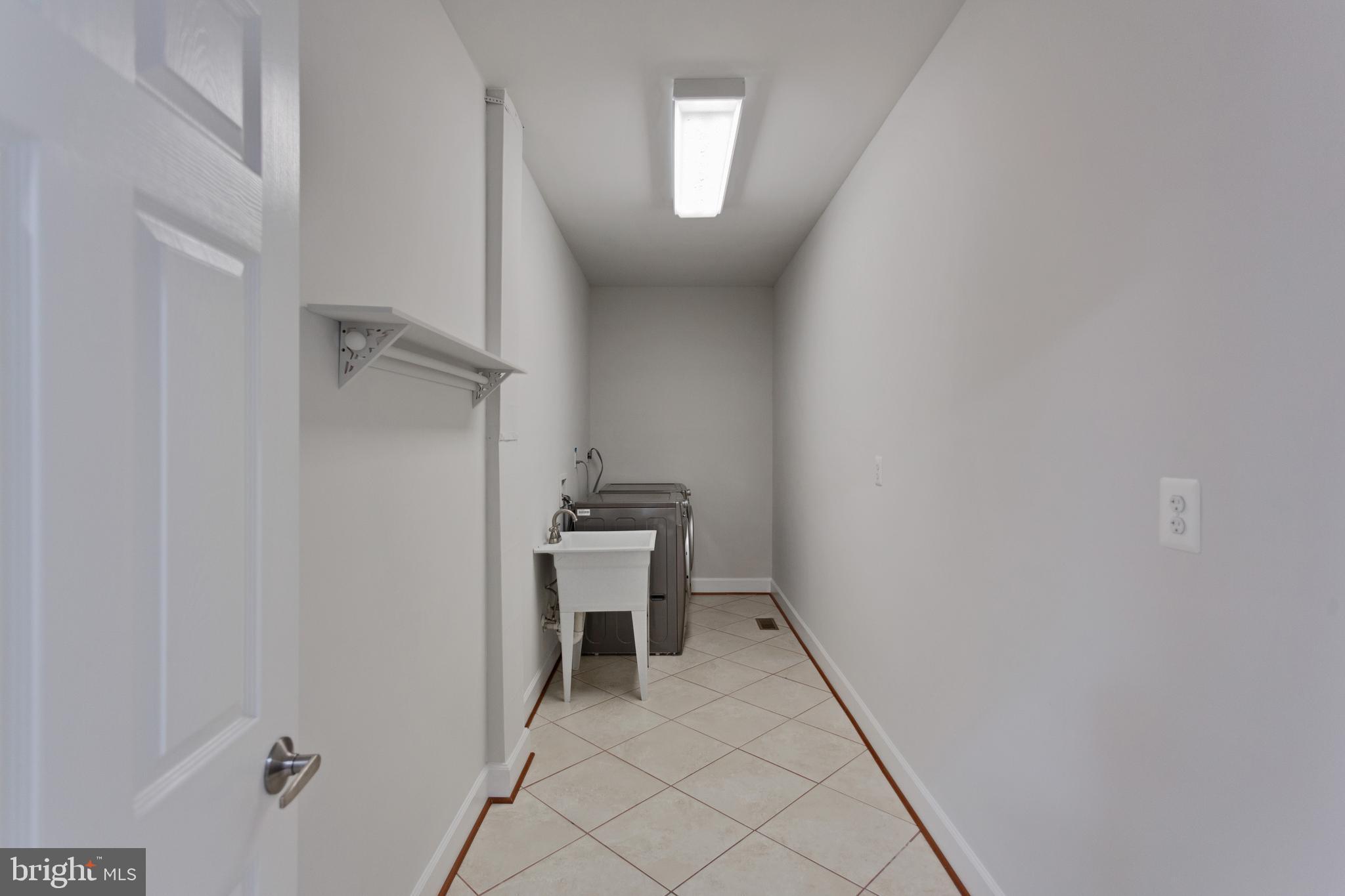 PINECREST - Residential