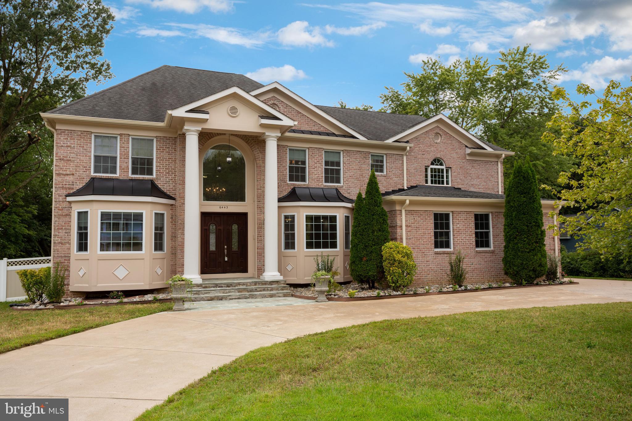 PINECREST - Residential