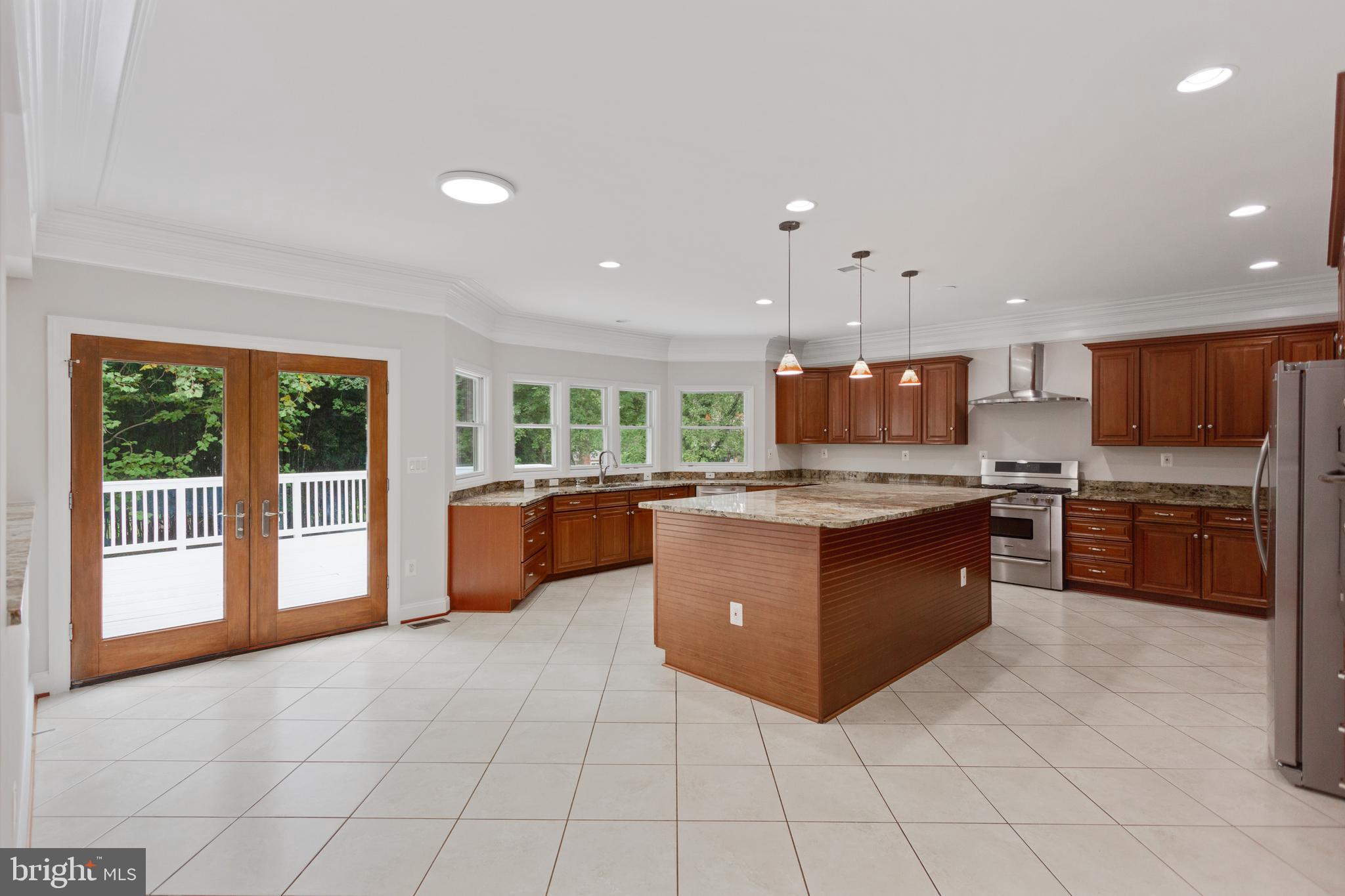 PINECREST - Residential