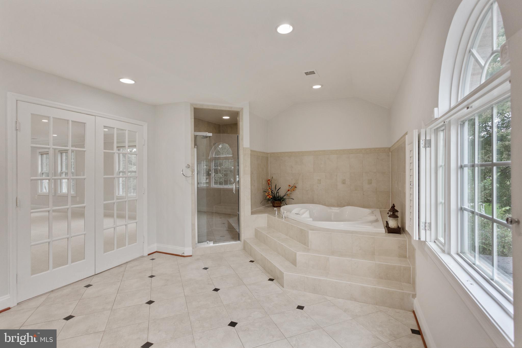 PINECREST - Residential