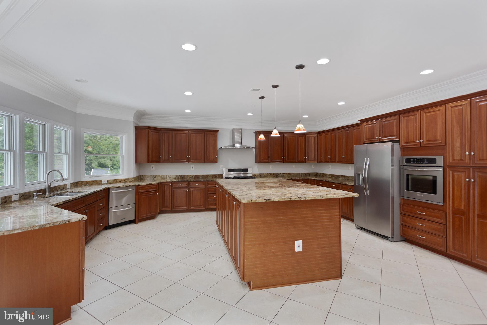 PINECREST - Residential