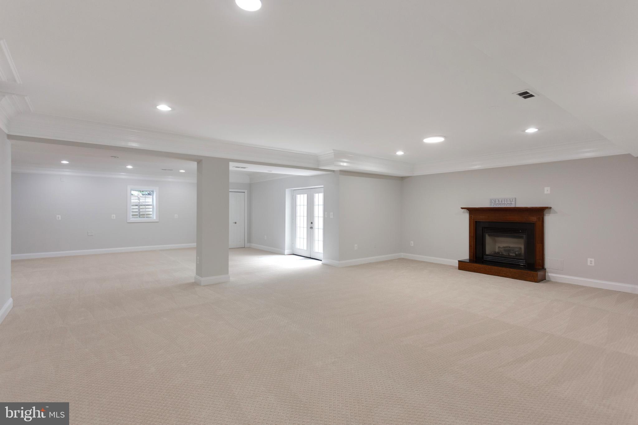 PINECREST - Residential