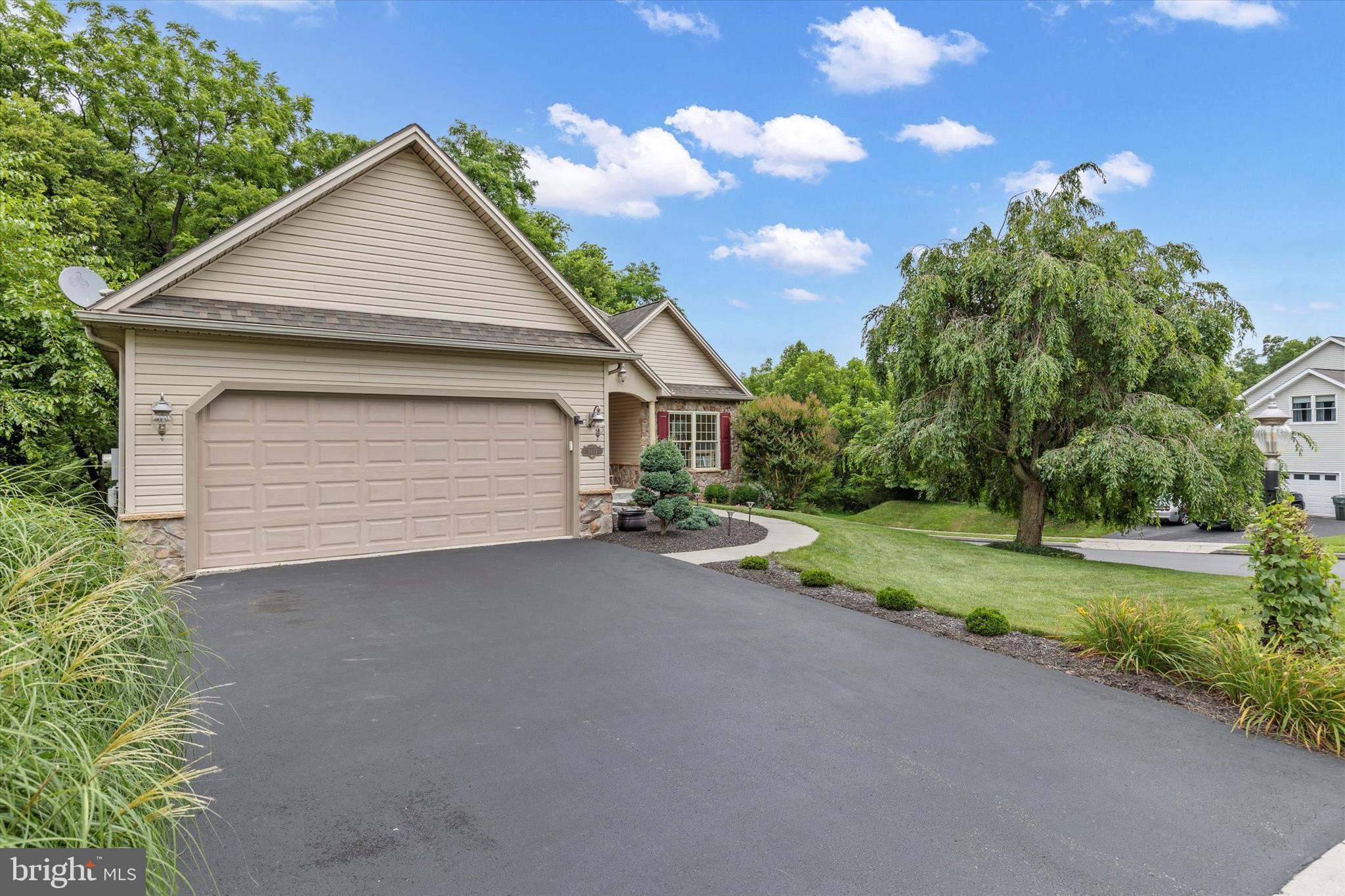 2403 ROLLING HILLS DRIVE