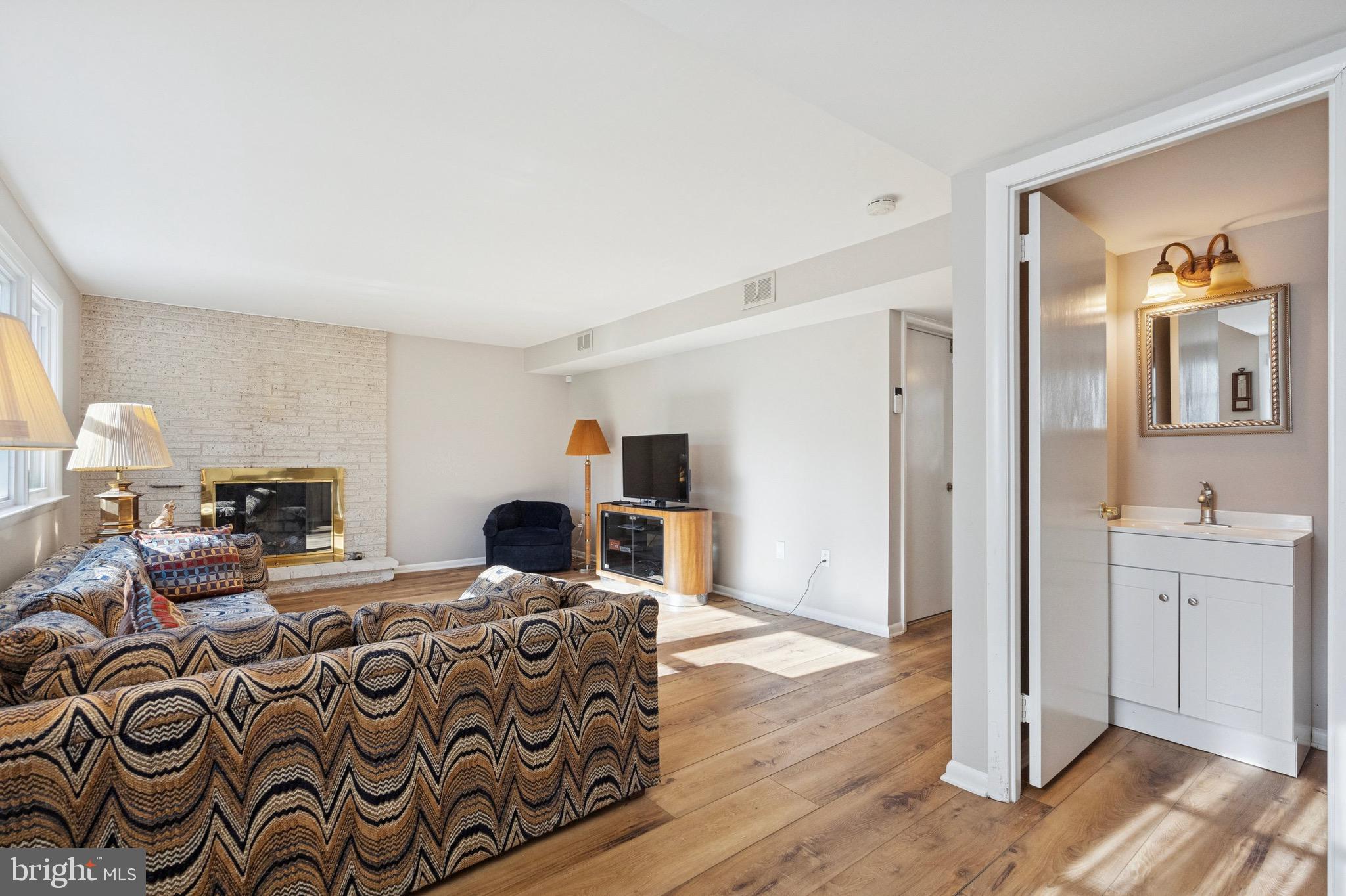 HILLCRESTSHIRE - Residential